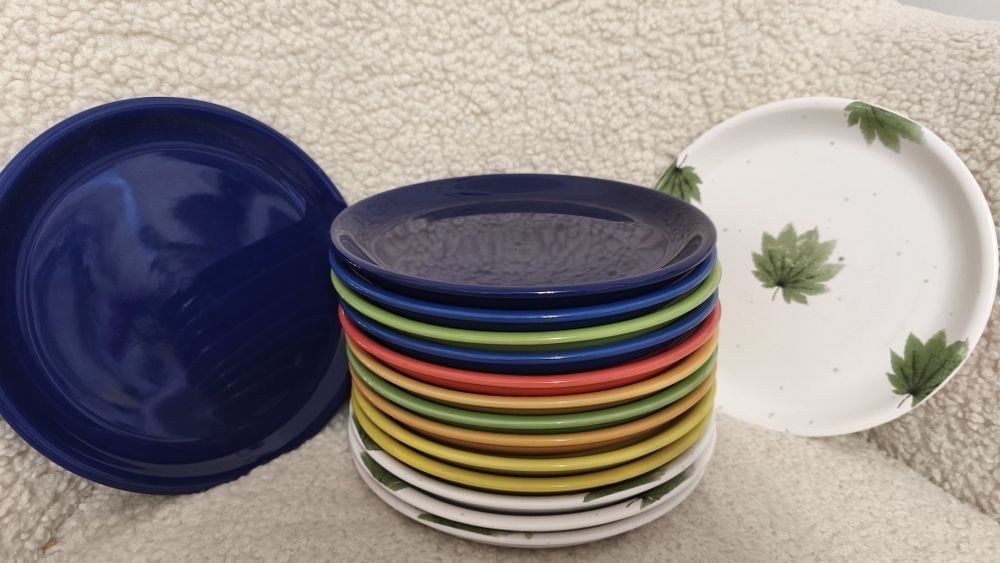 Посуд тарілки салатник