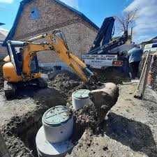 КопанняСептиківБетонні круги кільця екскаватор послуги септик під ключ