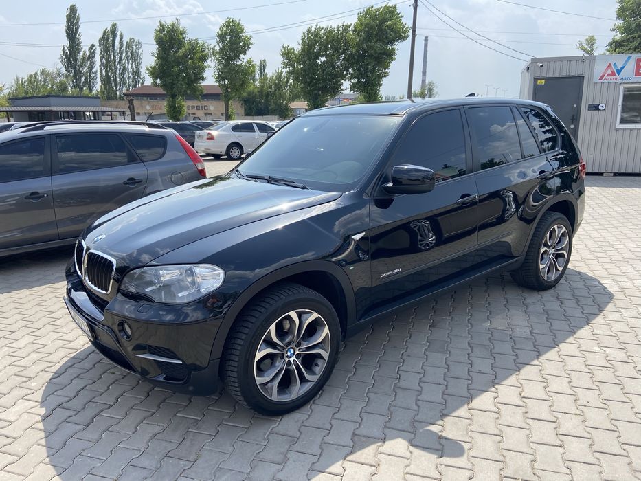 BMW X5 3.0 2011 год