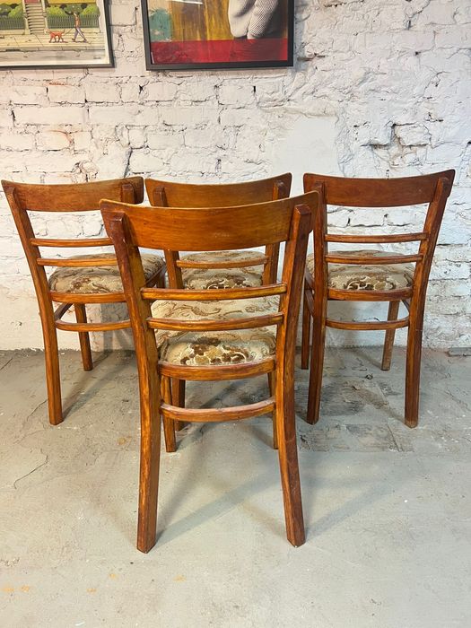 Cztery tapicerowane drewniane krzesla fameg prl vintage retro