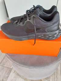 NIKE Revolution Run 6 rozmiar 42,5