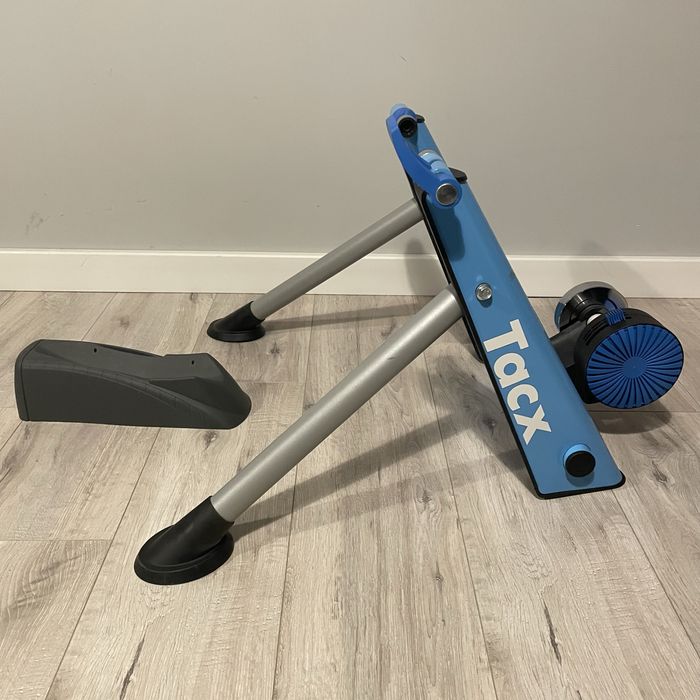 Trenażer rowerowy marki Tacx model Blue Twist