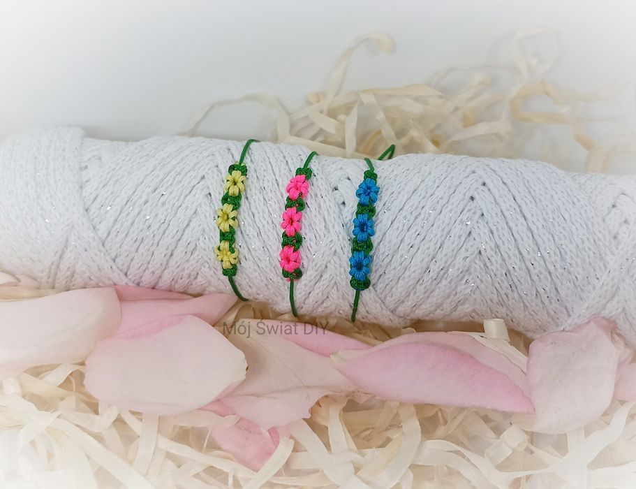 Zestaw bransoletek kwiatki