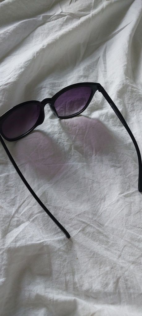Klasyczne okulary przeciwsłoneczne damskie