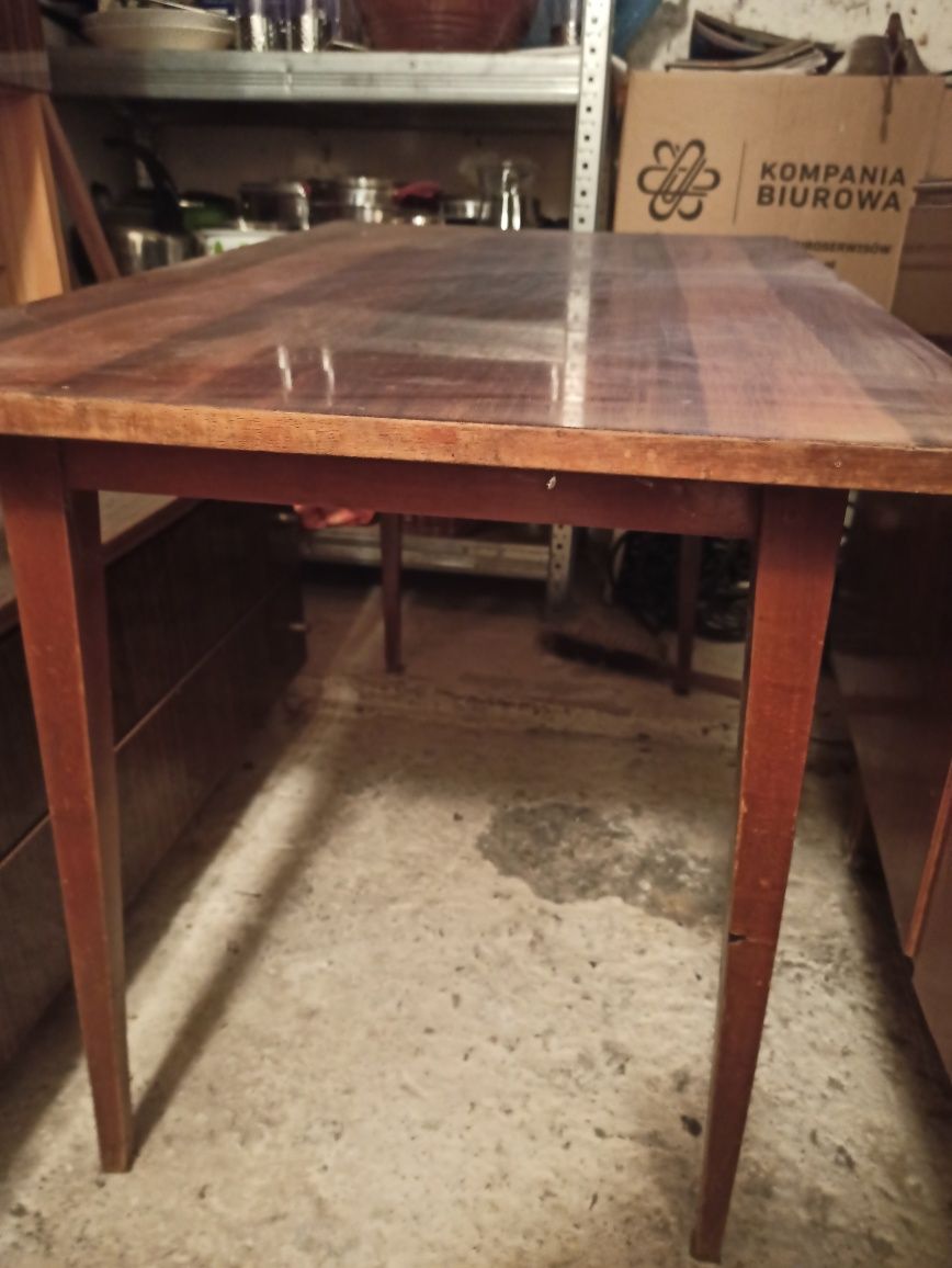 Stary stolik do renowacji