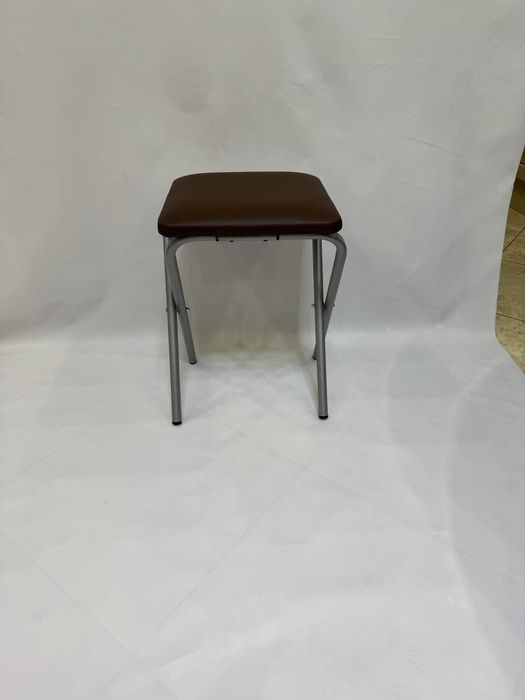 Табурет складний