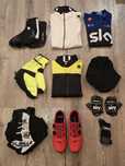 Bicicleta: Sapatos, calções, jerseys, equipamentos, etc