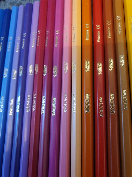 Kredki ołówkowe Bic nowe 29 szt