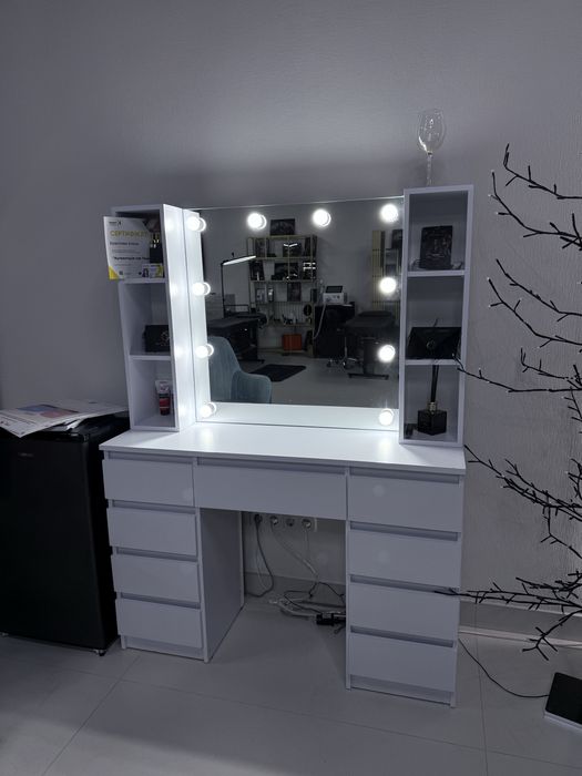 Стол макияжный/визажный