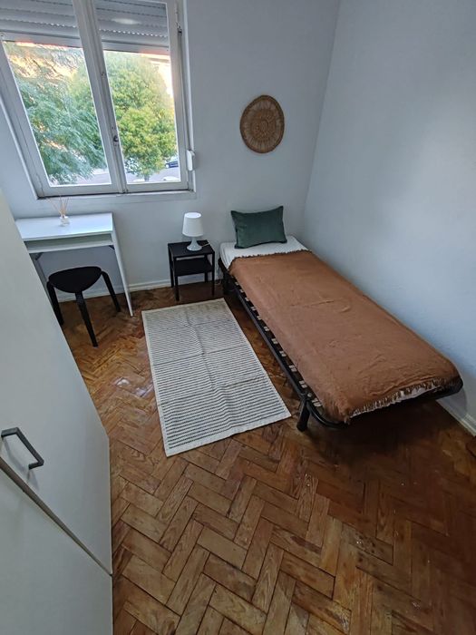 Quarto individual s/caução Olivais