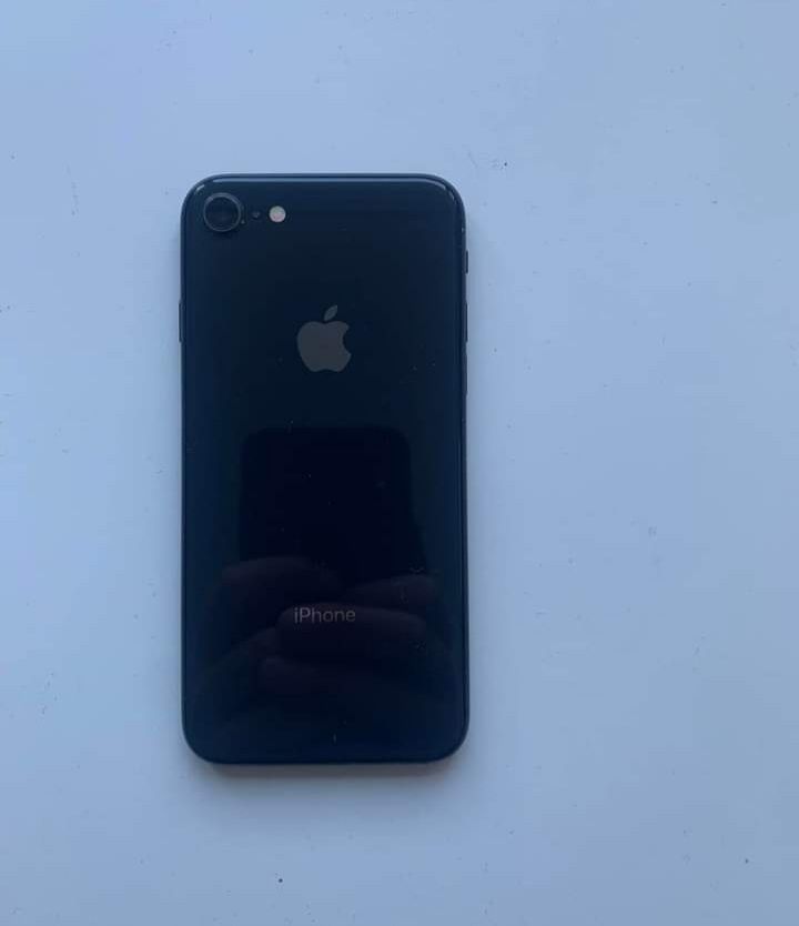 Iphone 8    64gb