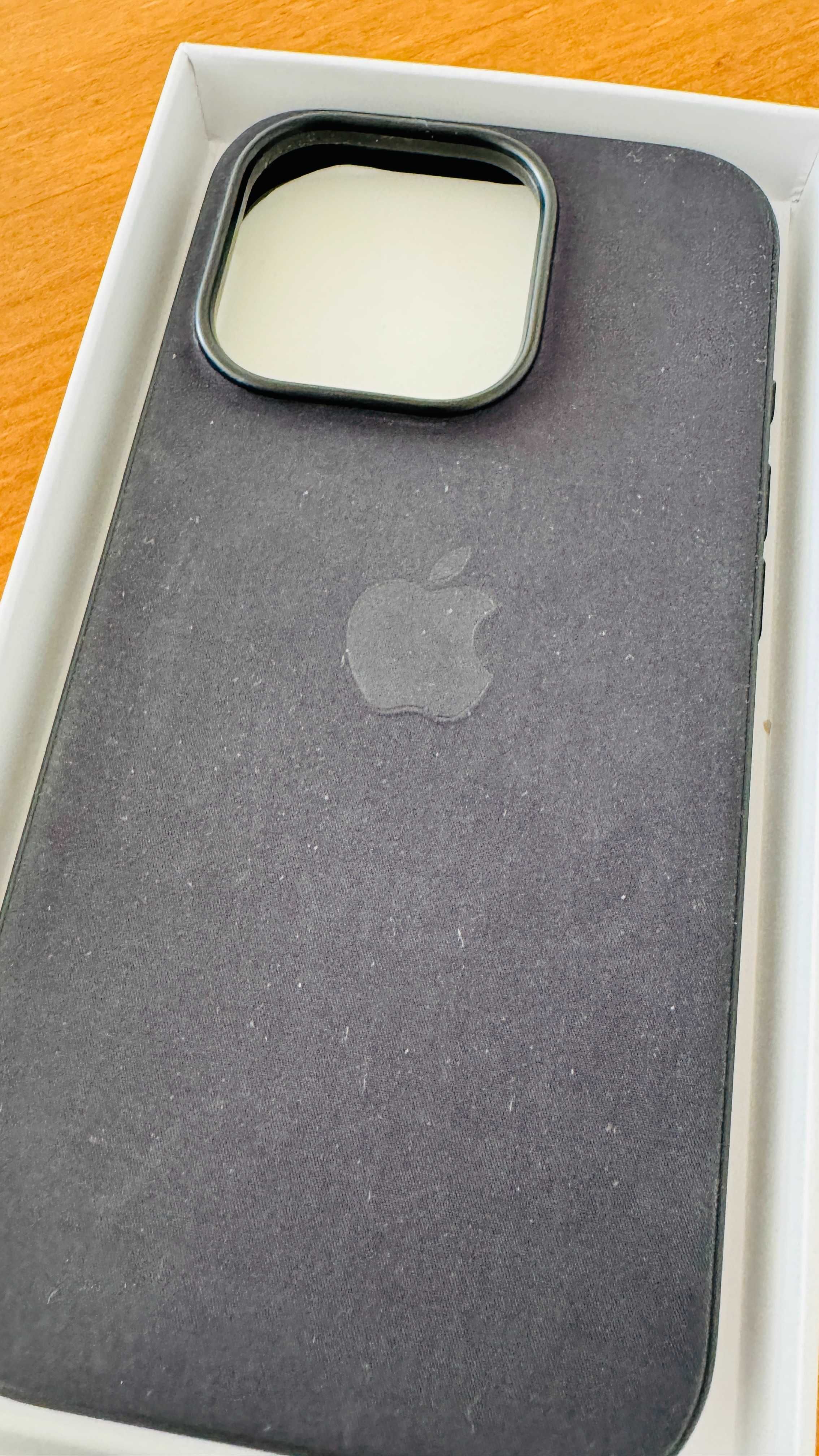 Apple capa FineWoven com MagSafe para iPhone 15 (Pro e normal) - Preta
