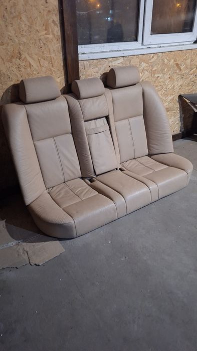 Продам задний кожаный диван на BMW E39 + 4 дверные карты кремовая кожа
