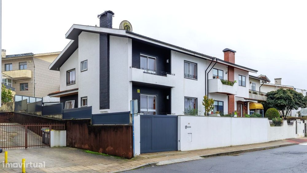 Moradia geminada T4 à venda em Ermesinde