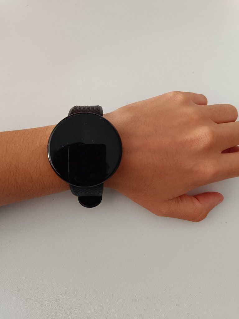 Smartwatch redondo preto
