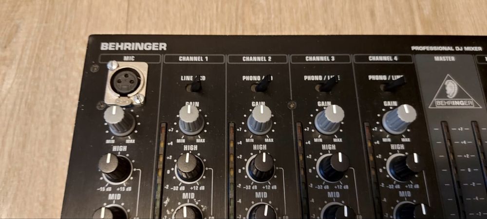 Mixer behringer djx750