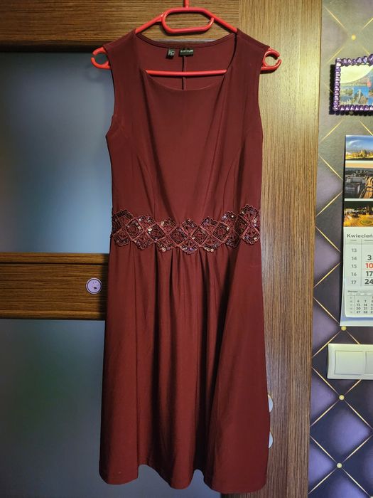 Sukienka bordowa midi Body Fliry cekiny aplikacja M