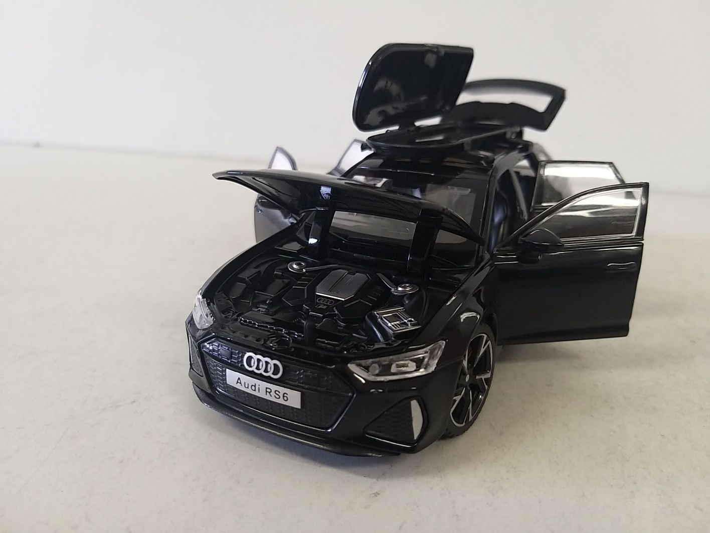 Model Audi RS6 1:32 LED