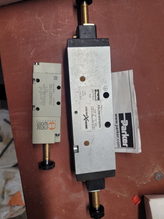 Siłowniki pneumatyczne FESTO I INNE