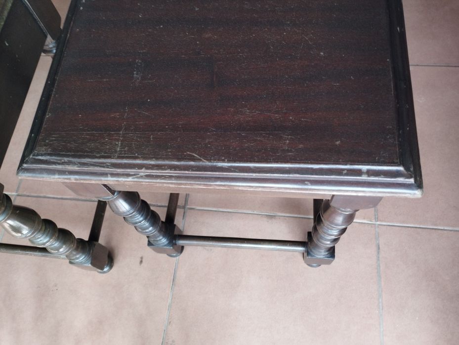 2 mesas antigas em madeira