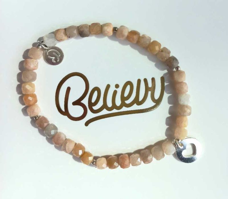 Bransoletka Believy z naturalnych jamieni ze srebrną zawieszką