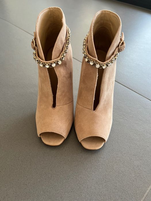 Buty Guess z odkrytymi palcami