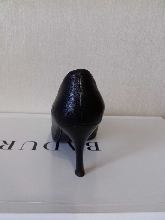 Жіночі шкіряні туфлі