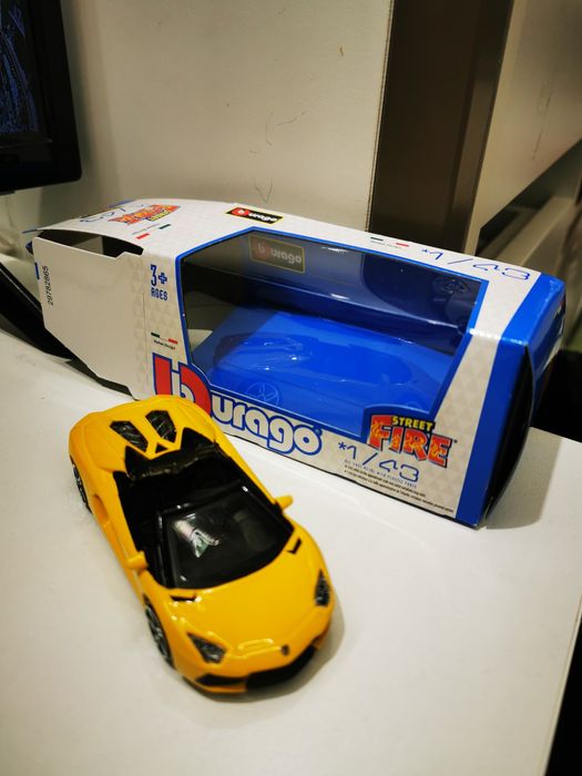 Lamborghini Aventador Roadster Burago 1/43