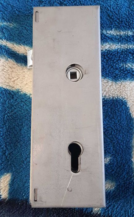 Zamek w stalowej kasecie okazja tanio