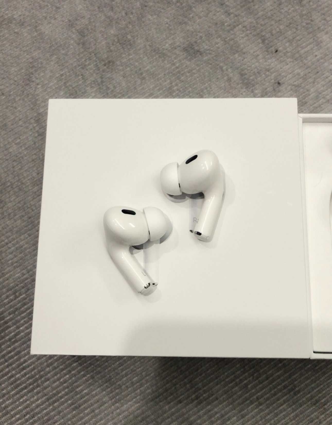 Nowe Apple AirPods Pro 2, obsługujące USB-C