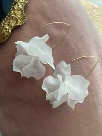 Kolczyki wiszące białe kwiaty