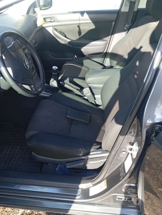 Тойота авенсіс універсал