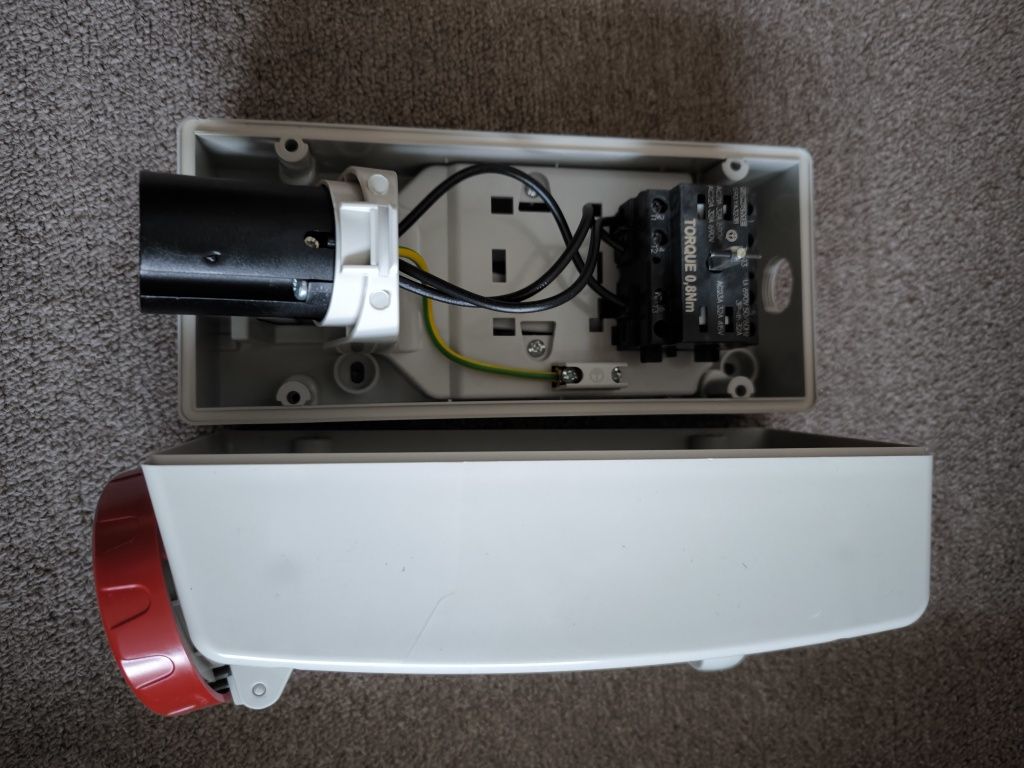 Gniazdo siła natynkowe z wył. 3 P +E 16A 400V IP67 Scame