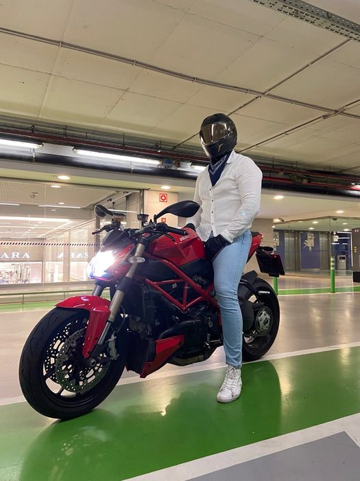 Ducati Streetfighter 848 como nova