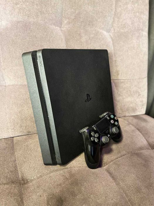 Продам PS 4 у хорошому стані