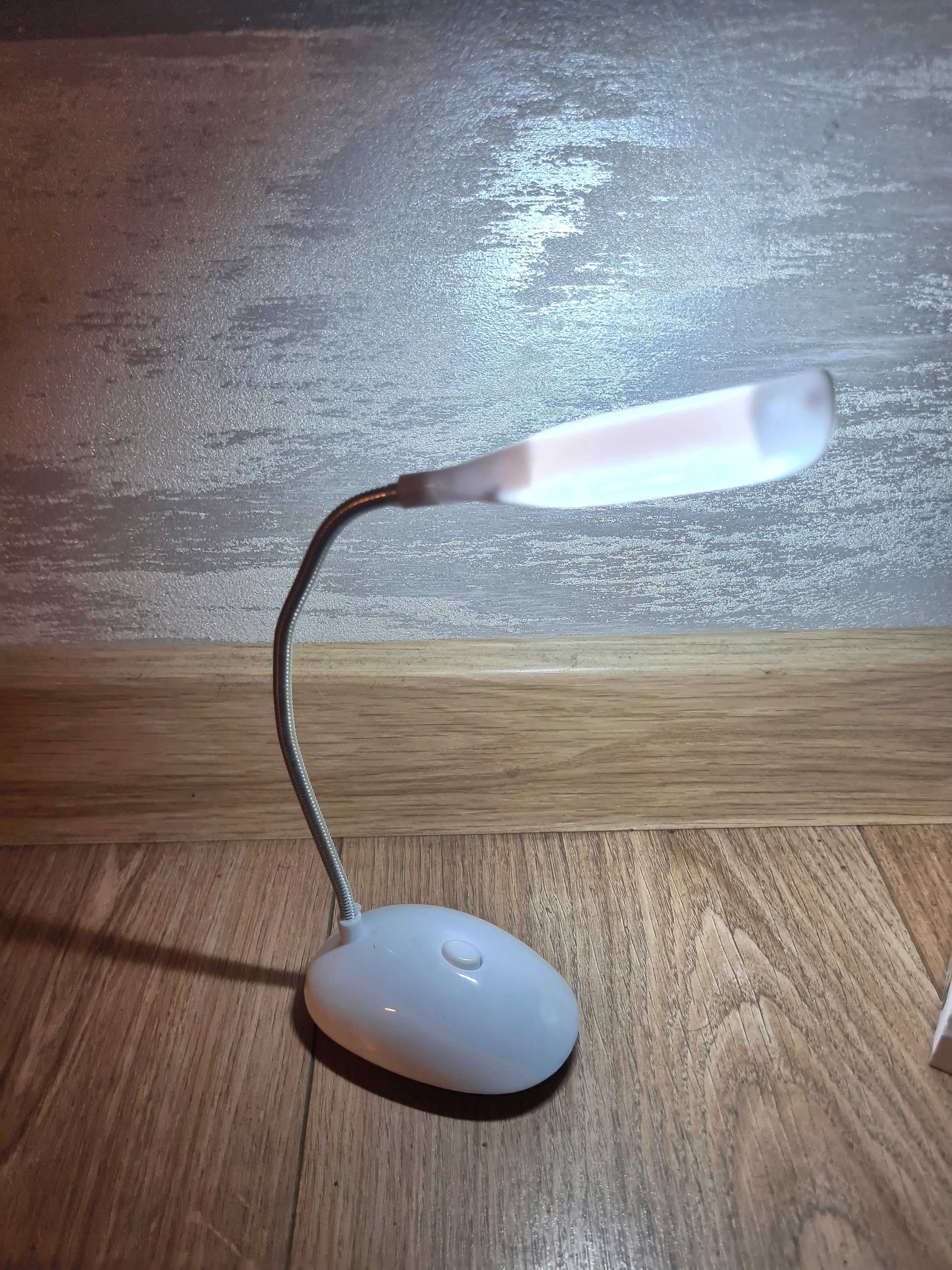 Mini lampka biurkowa LED
