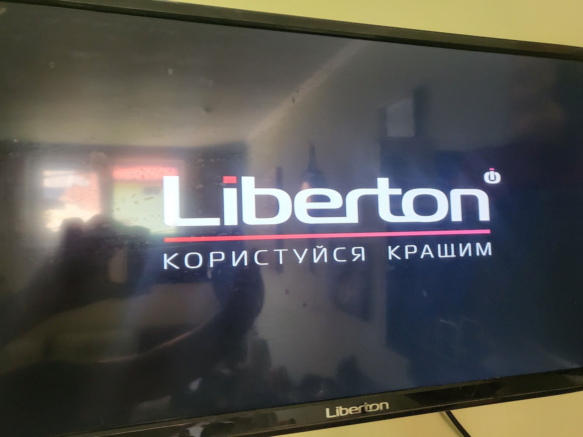 Смарт телевізор Liberton 24" (61см) з wifi та цифровим тб Т2
