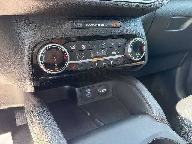 2022 Ford Escape Hybrid Titanium