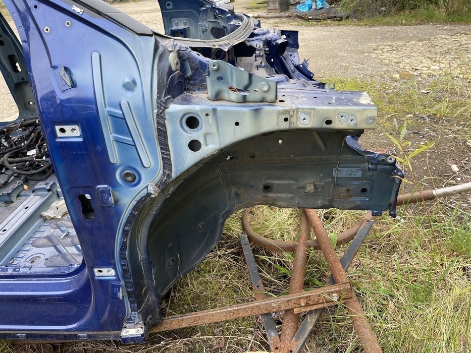 Чверть передня права четверть Volkswagen ID.4 2023-