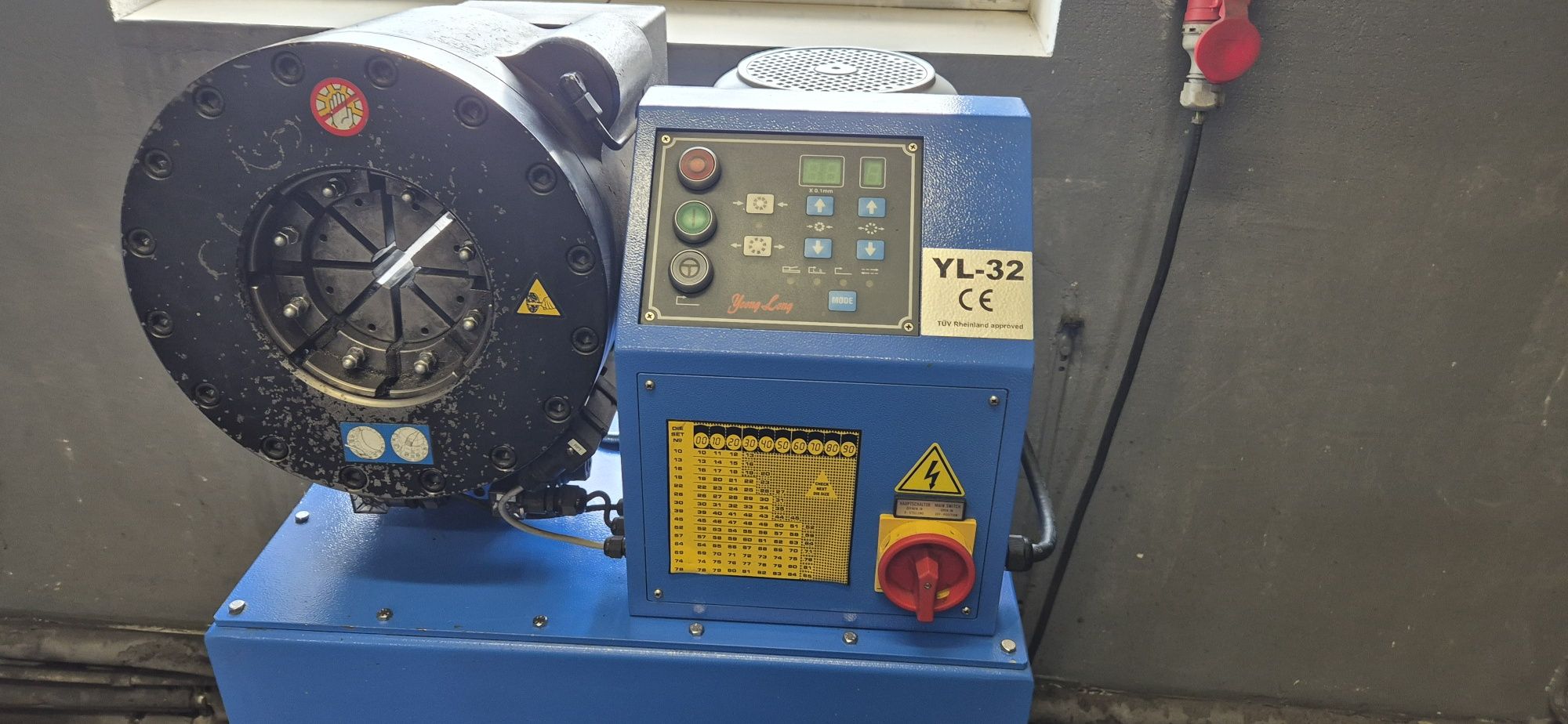 Zakuwarka do węży przewodów hydraulicznych YL-32