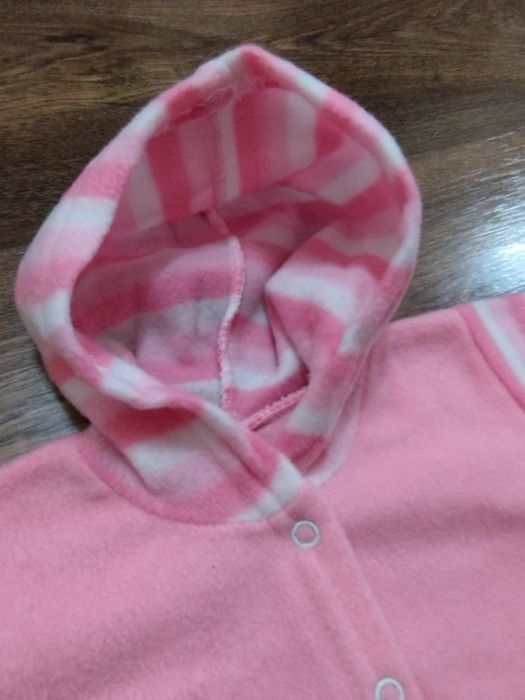 Polarowa bluza niemowlęca dla dziewczynki R.62 jasny róż piesek