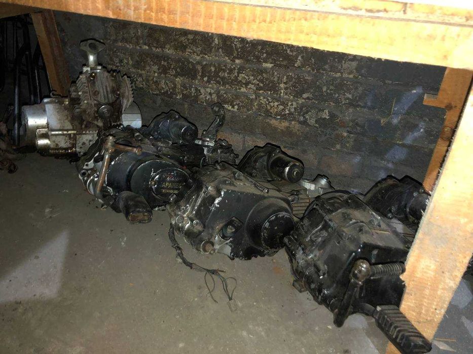 В наяності все що на фото, запчастини моторів, мотор 110куб, мотор 250