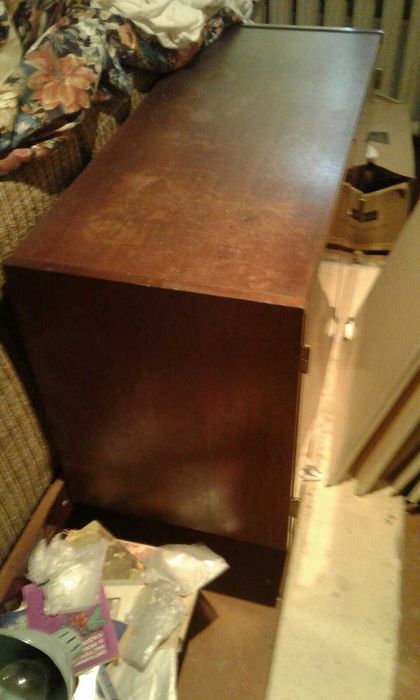 Комод на ножках в зал