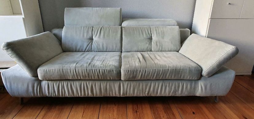 Szara sofa kanapa Wersalka regulowane zaglowki i podlokietniki
