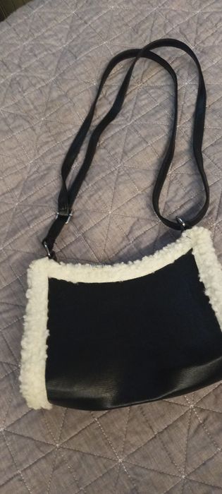 Mała torebka z futerkiem Sinsay