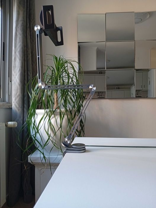 Suporte de mesa metalico giratório 360º para tablet/telemovel Novo