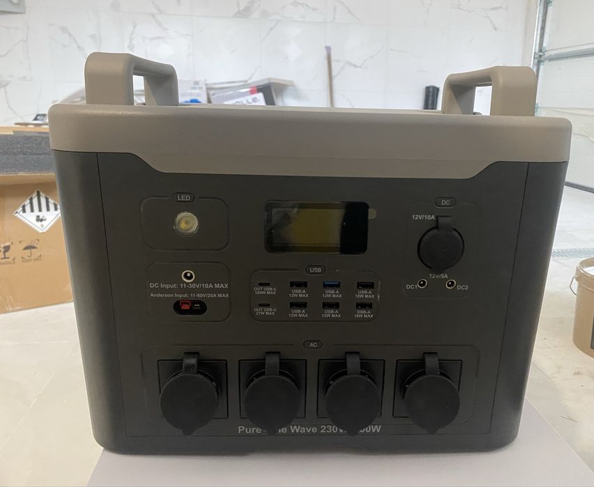 Портативна зарядна станіія 2400W