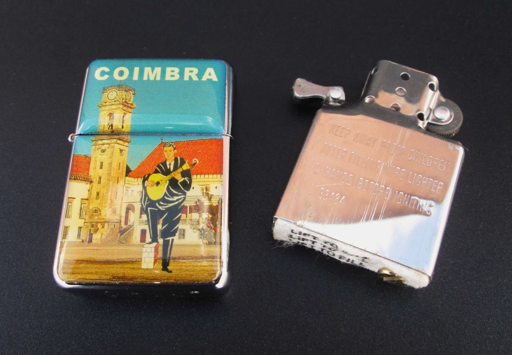 2 Antigos Isqueiros a Gasolina QBAK - Tema COIMBRA - Imagens Lacadas