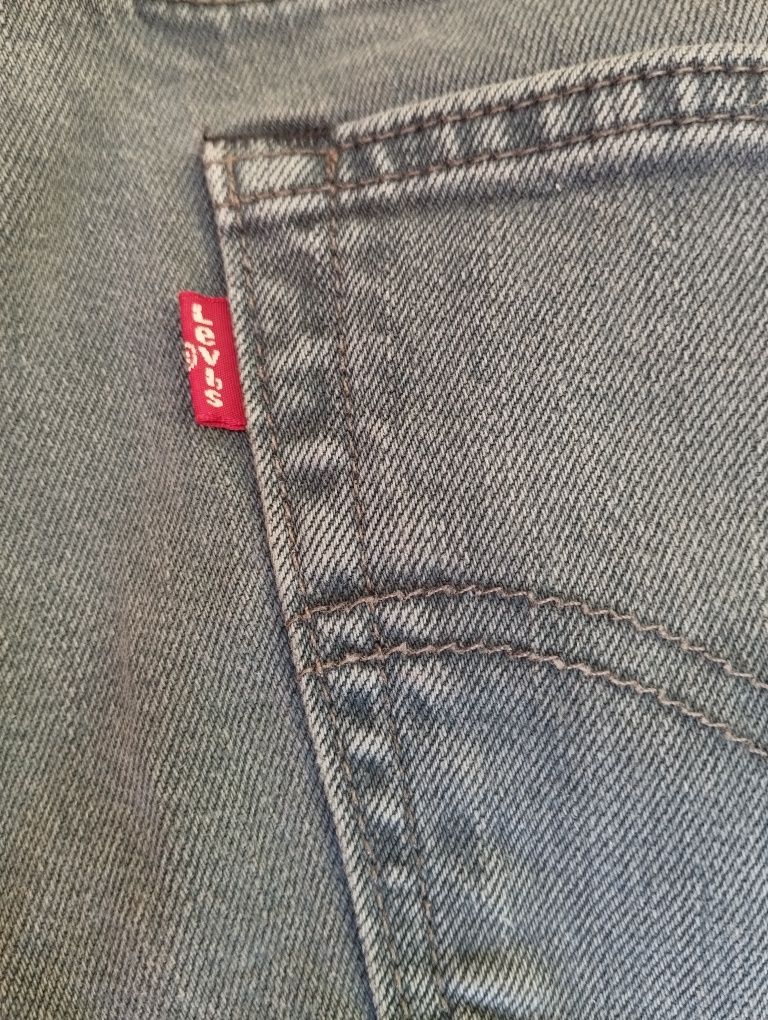 Джинси.    Levis.