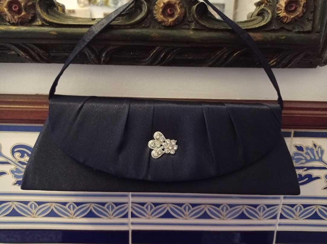 Bolsa Clutch de mão, elegante e feminina e intemporal